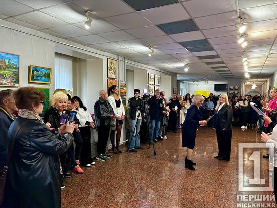 Криворіжжя – колиска тих, хто бачить серцем: у міській виставковій залі відкрилася виставка «Яскравий світ творчості»1