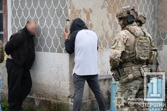 Мільйонні обороти та власне виробництво: у Кривому Розі затримали члена банди, що торгувала амфетаміном та іншою заборонкою5