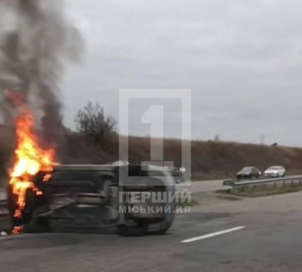 На автотрасі в напрямку до Кривого Рогу  в ДТП потрапив легковий автомобіль0