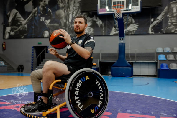 На Дніпропетровщині новостворена команда з баскетболу на кріслах колісних зібралась на перше тренування8