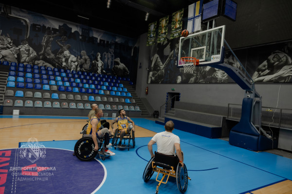 На Дніпропетровщині новостворена команда з баскетболу на кріслах колісних зібралась на перше тренування6