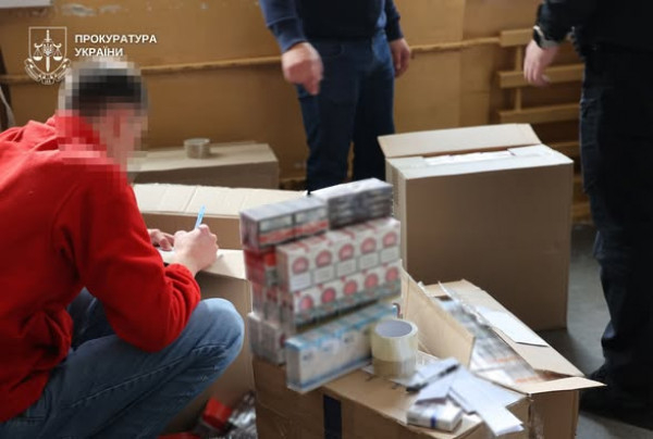 На Дніпропетровщині перекрито канал збуту контрафактних цигарок: вартість вилученого 10 млн грн1