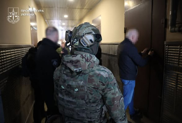 На Дніпропетровщині перекрито канал збуту контрафактних цигарок: вартість вилученого 10 млн грн0
