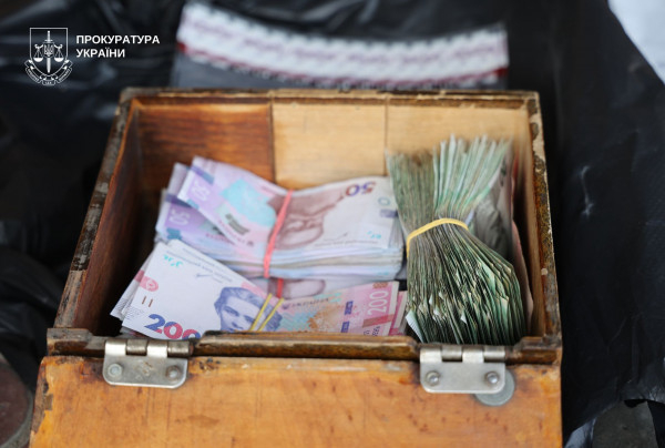 На Дніпропетровщині перекрито канал збуту контрафактних цигарок: вартість вилученого 10 млн грн5