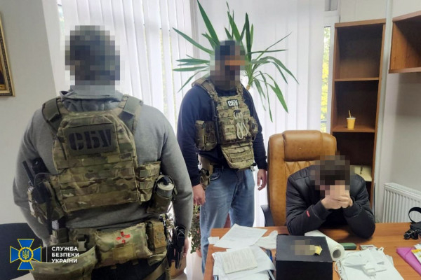 На Дніпропетровщині викрили схему втечі з війська: СБУ затримала ділка, який підкуповував офіцерів1