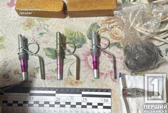 На Дніпропетровщині затримали двох чоловіків, які хотіли збагатитися на збройному арсеналі3