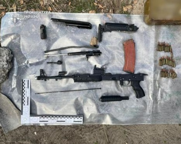 На Дніпропетровщині затримали групу чоловіків, які торгували  фронтовою зброєю0