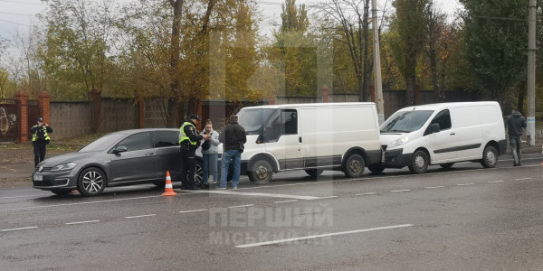 На проспекті Миру сталася ДТП: дистанції не дотрималися Ford та Peugeot0