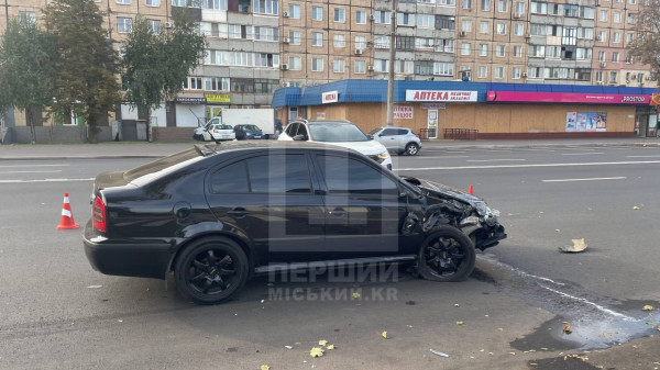 На проспекті Миру трапилася ДТП: одна автівка протаранила іншу2