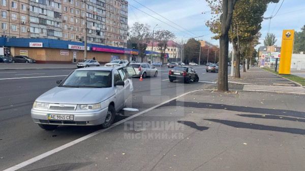 На проспекті Миру трапилася ДТП: одна автівка протаранила іншу0