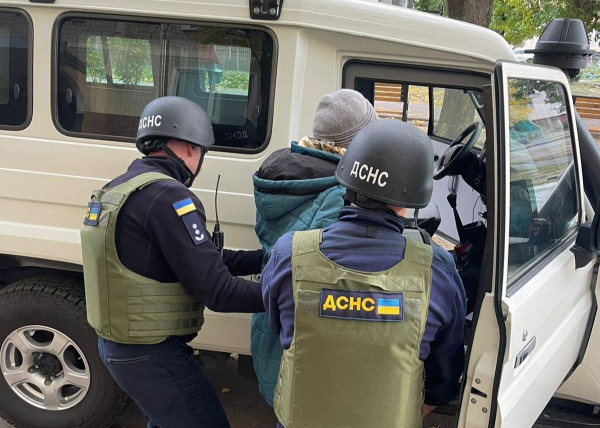 Нікопольщина знову під обстрілами: поранено жінку, пошкоджено багатоповерхівки та інфраструктуру4