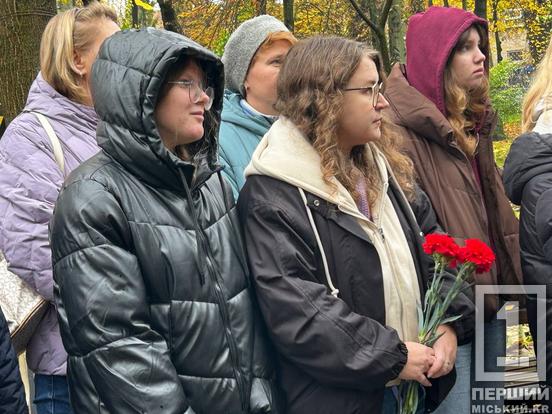 Подарував місту один з найголовніших символів: у Кривому Розі відкрили меморіальну дошку на честь скульптора Олександра Васякіна2