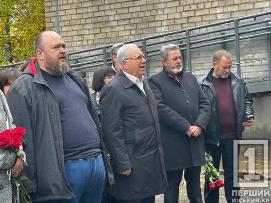 Подарував місту один з найголовніших символів: у Кривому Розі відкрили меморіальну дошку на честь скульптора Олександра Васякіна1