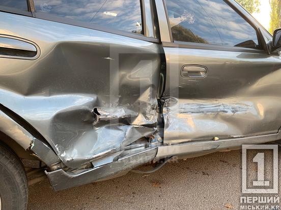 Подряпини та зігнуті двері: у Покровському районі Кривого Рогу Kia зачепила Geely1
