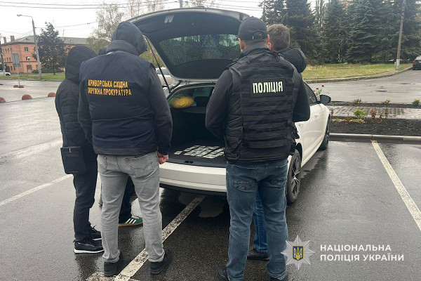 Посвідчення водія з гарантією: у Кривому Розі затримали «вирішувача» водійських документів0