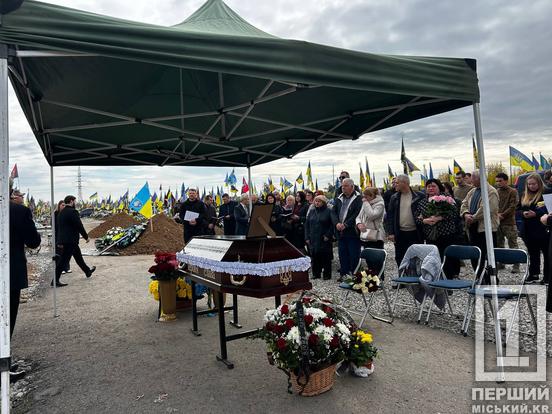 Прожив менше місяця після 31-го дня народження: Кривий Ріг провів в останню путь Артема Оголя3