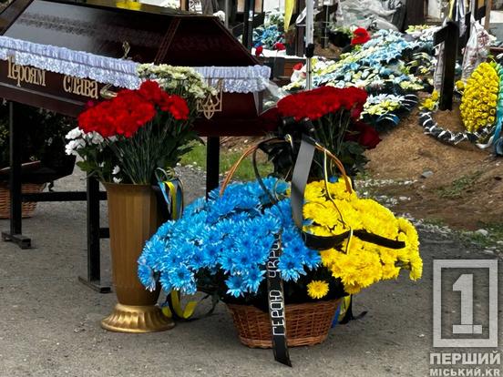 Прожив менше місяця після 31-го дня народження: Кривий Ріг провів в останню путь Артема Оголя2