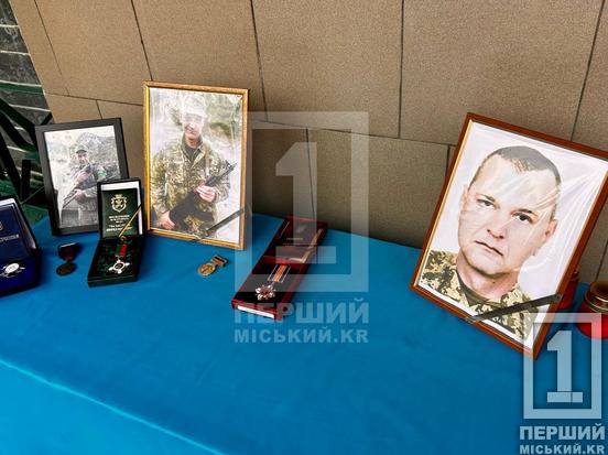 «Щоразу це біль і для нас, і для родин»: у криворізькій гімназії №84 відкрили меморіальні дошки Анатолію Чоботаренку та Андрію Кошевому8