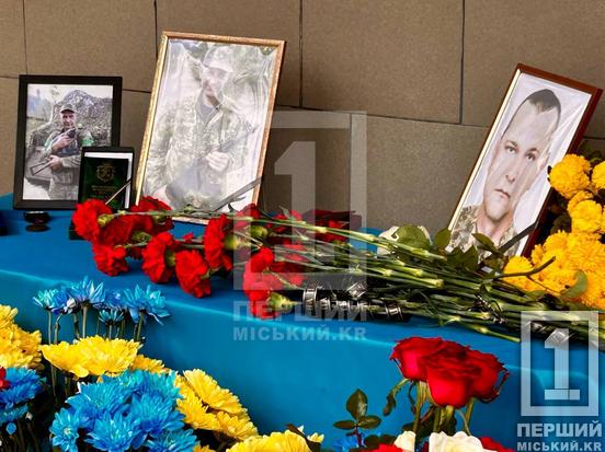 «Щоразу це біль і для нас, і для родин»: у криворізькій гімназії №84 відкрили меморіальні дошки Анатолію Чоботаренку та Андрію Кошевому6