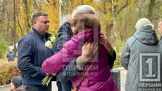 «Щоразу це біль і для нас, і для родин»: у криворізькій гімназії №84 відкрили меморіальні дошки Анатолію Чоботаренку та Андрію Кошевому5