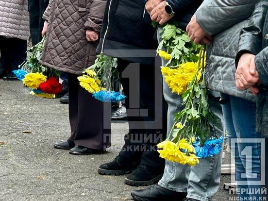 «Щоразу це біль і для нас, і для родин»: у криворізькій гімназії №84 відкрили меморіальні дошки Анатолію Чоботаренку та Андрію Кошевому7