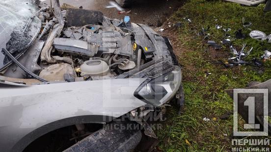 Слизька дорога не прощає помилок: на перехресті вулиць Вільної Ічкерії та Дарвіна ДТП з чотирма автівками1