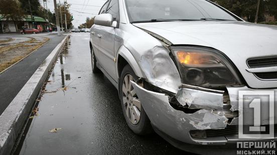 Слизька дорога потребує особливої уваги: у Кривому Розі неподалік дзвіниці у аварію потрапили Opel і Kia1