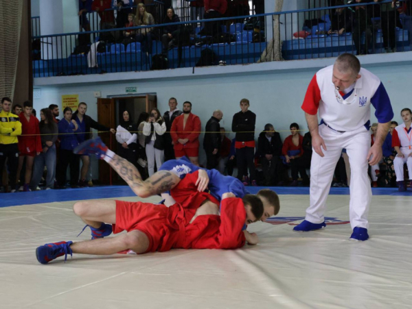 Спорт як символ незламності в умовах війни: у Кривому Розі відбувся чемпіонат області з боротьби самбо3