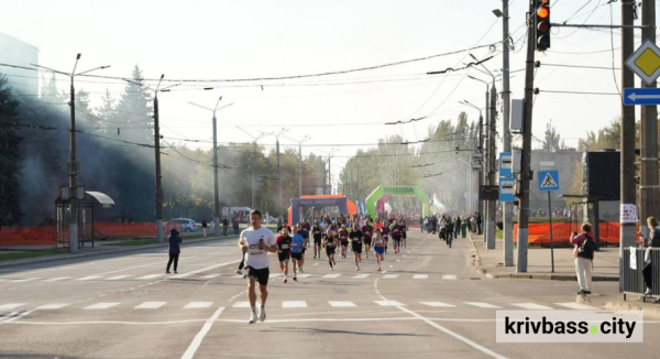 Святковий забіг у Кривому Розі: напів марафон об’єднав сотні спортсменів4