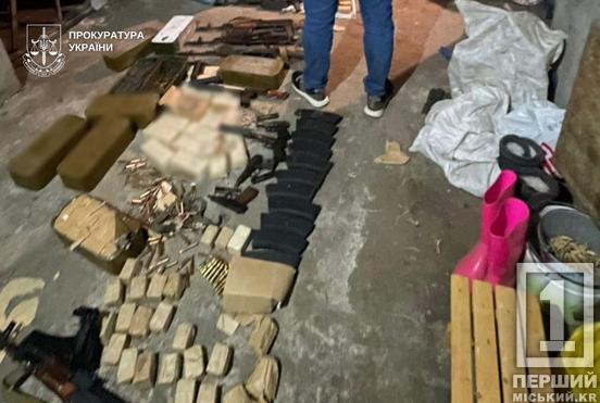 Торгували фронтовою зброєю у тилу: на Дніпропетровщині затримали групу зброярів2