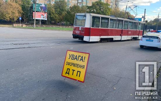Трамвай змусив згадати ПДР: на перехресті Свято-Миколаївської та Української ДТП з легковиком і рейковим  ТЗ