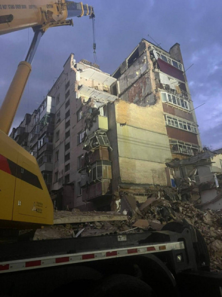 У Хмельницькому завершили пошуково-рятувальні роботи після вибуху у багатоповерхівці1