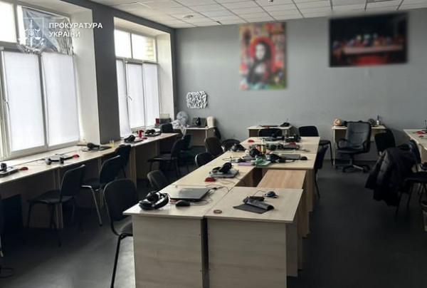 У Кривому Розі викрили потужну шахрайську мережу кол-центрів, в яких діяли 200 операторів3