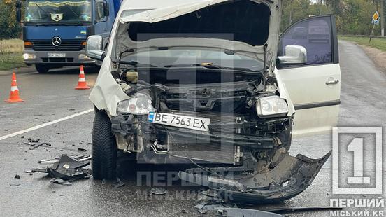 У обох машин коцнуті морди: на Прорізній не розминулися Volkswagen та Honda1