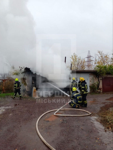 У Тернівському районі згоріла автівка в гаражному кооперативі0