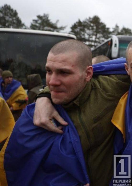 Україна вітає вдома своїх Героїв: з російського полону повернули трьох воїнів з Криворіжжя3