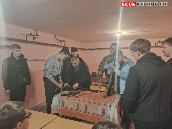 Урок патріотичного виховання в автотранспортному коледжі в Кривому Розі