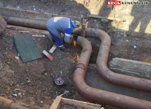 Заміна труб теплотраси на 173 кварталі в Кривому Розі