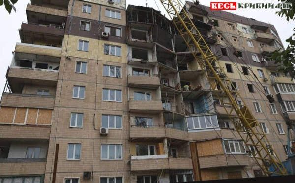 Ремонт багатоповерхівки на вул. Біркуна після ракетного удару по Кривому Рогу