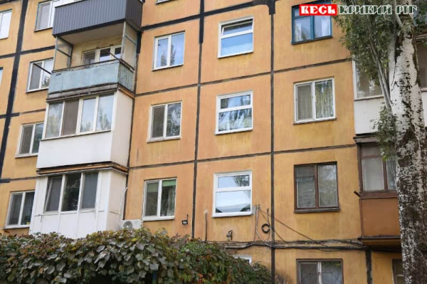 Нові вікна вставили в під’їздах хрущовки в Кривому Розі