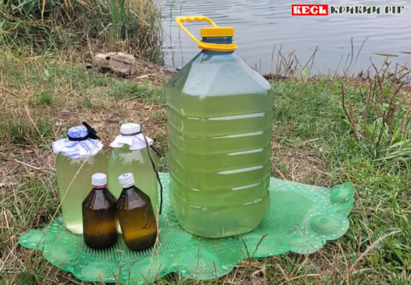 Забір про води в водоймі в Кривому Розі у жовтні