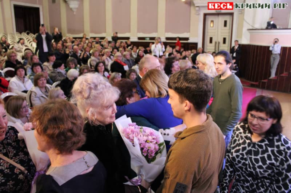 Вітання педагогів в Саксаганському районі Кривого Рогу – в ПК Мистецький