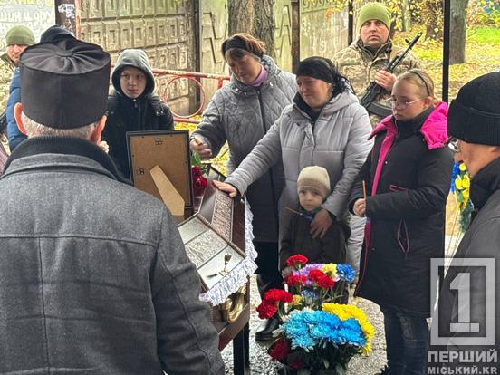 Віддав найдорожче, щоб син ріс під мирним небом: у Кривому Розі провели в останню путь захисника Олександра Євграфова2