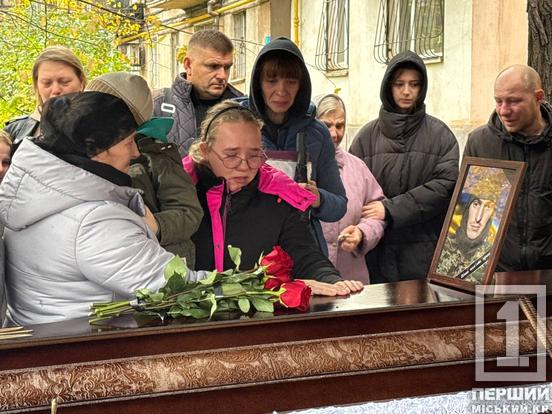 Віддав найдорожче, щоб син ріс під мирним небом: у Кривому Розі провели в останню путь захисника Олександра Євграфова4