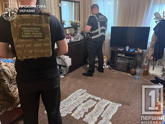 Вляпався двічі за бажання хабара та незаконну зброю: на Дніпропетровщині притягнуть до відповідальності інспектора державної медичної установи2