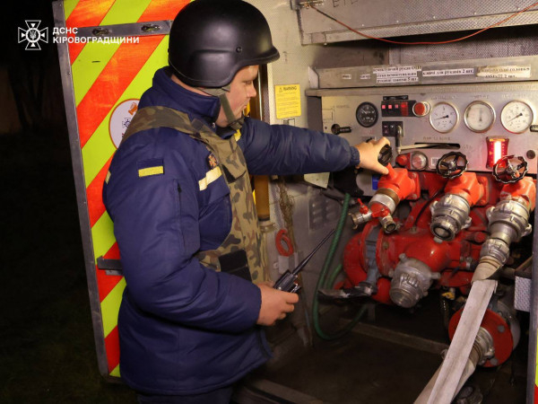 Вночі під ворожими ударами були Харків і Кіровоградщина: сталися руйнації і пожежі, є постраждалі6