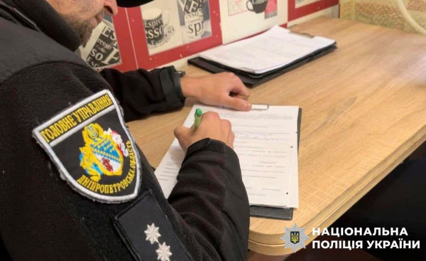 Встромив ніж у груди знайомому: криворізькі поліцейські затримали нападника0