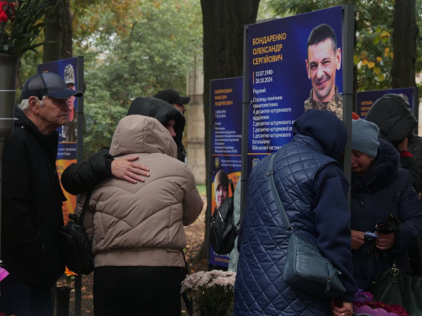 З вдячністю до Героїв. До Дня Захисників та Захисниць у Кривому Розі вручили нагороди військовослужбовцям, а у Тернівському районі відкрили Алею  Слави 6