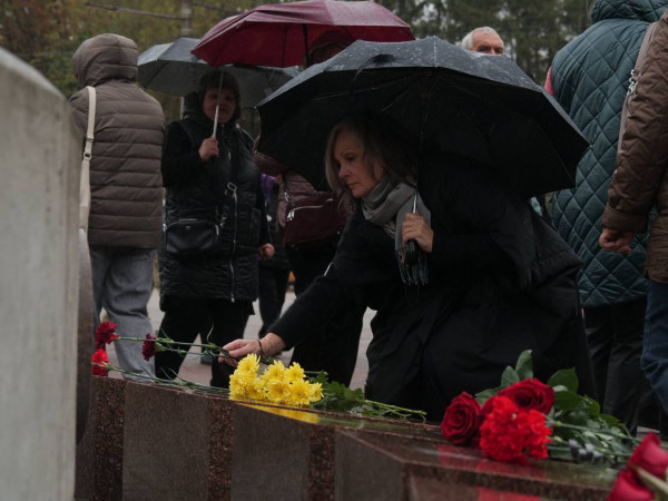 З вдячністю до Героїв. До Дня Захисників та Захисниць у Кривому Розі вручили нагороди військовослужбовцям, а у Тернівському районі відкрили Алею  Слави 7