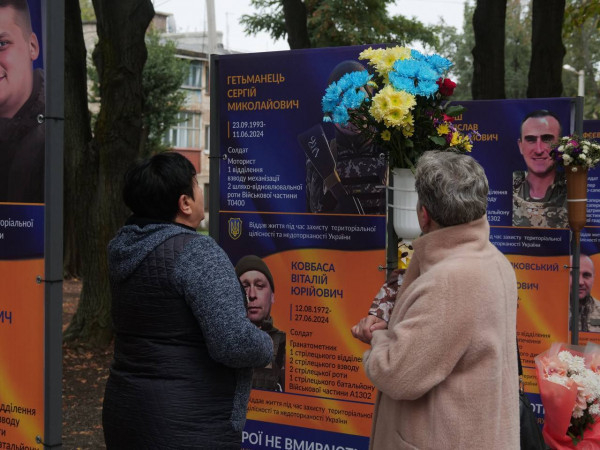 З вдячністю до Героїв. До Дня Захисників та Захисниць у Кривому Розі вручили нагороди військовослужбовцям, а у Тернівському районі відкрили Алею  Слави 4